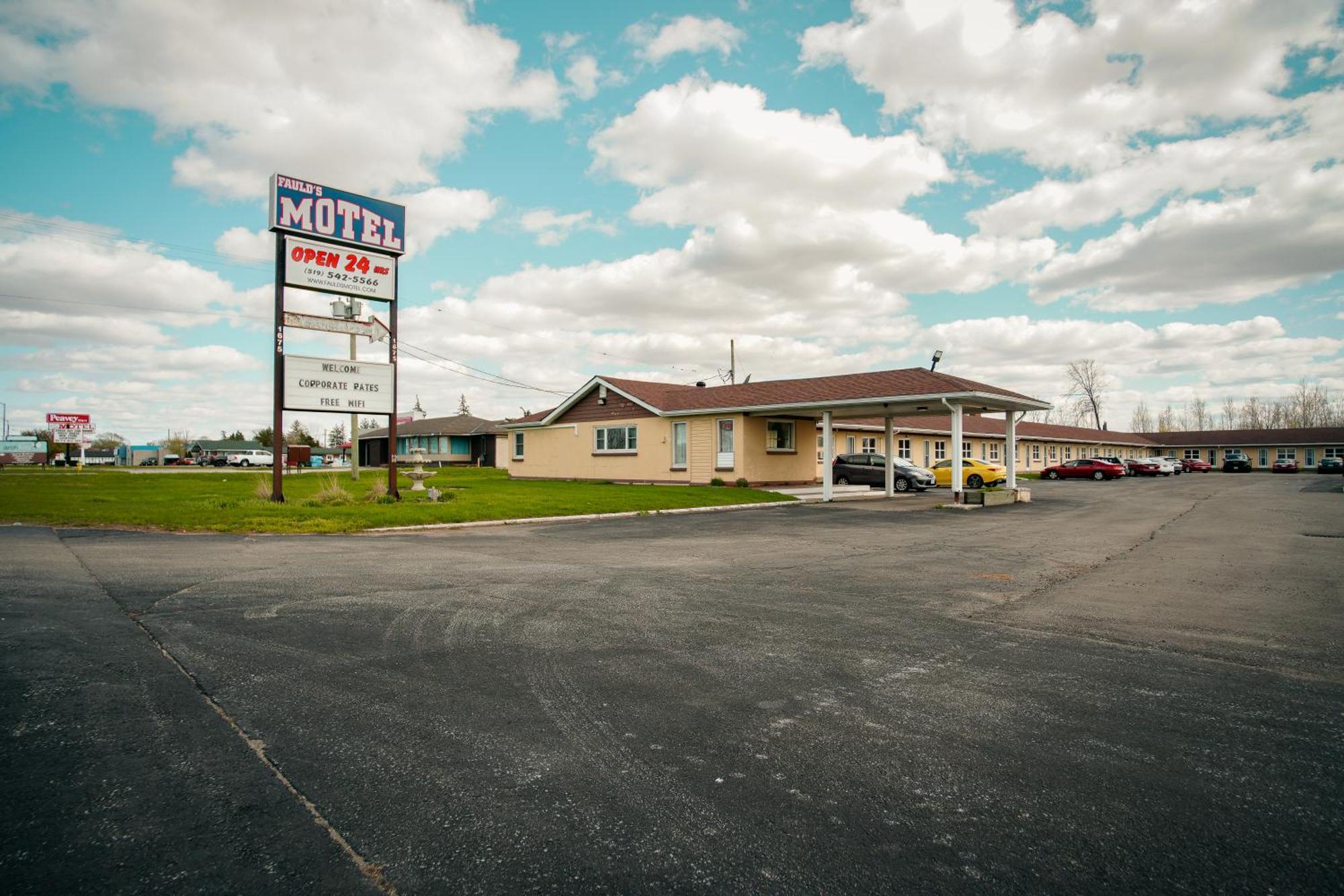 Faulds Motel Sarnia Exterior foto